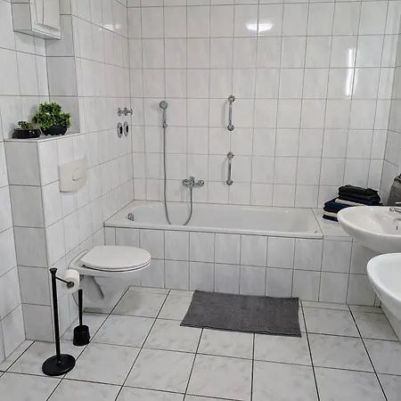 アパート Helle Und Geraeumige Ferien- Und Monteurwohnung Nur Fuer Sie Allein Aujvari Vermietungen Spiegelberg