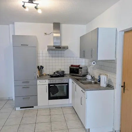 Helle Und Geraeumige Ferien- Und Monteurwohnung Nur Fuer Sie Allein Aujvari Vermietungen