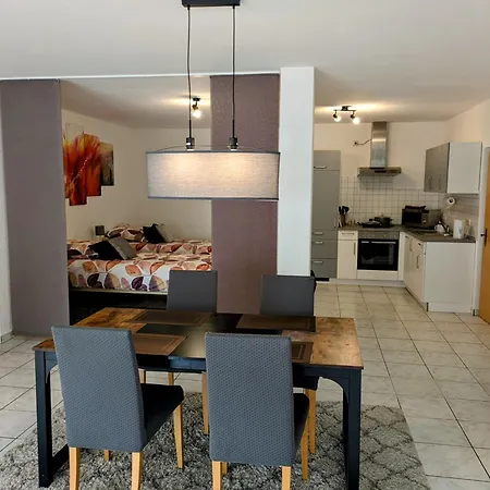 Helle Und Geraeumige Ferien- Und Monteurwohnung Nur Fuer Sie Allein Aujvari Vermietungen Apartment Spiegelberg
