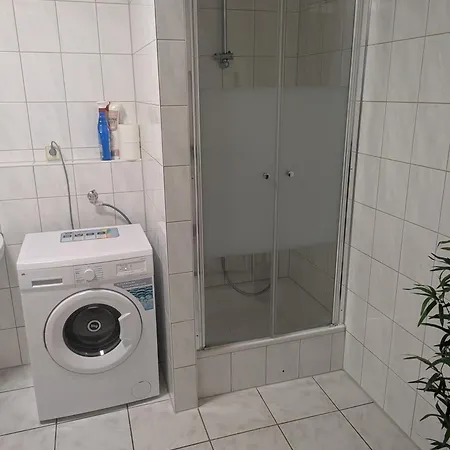 Helle Und Geraeumige Ferien- Und Monteurwohnung Nur Fuer Sie Allein Aujvari Vermietungen * Spiegelberg