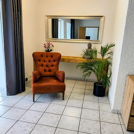 Helle Und Geraeumige Ferien- Und Monteurwohnung Nur Fuer Sie Allein Aujvari Vermietungen アパート *